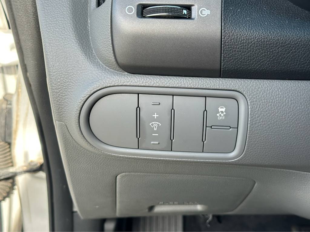 Thumbnail: 2018 Kia Forte - 16