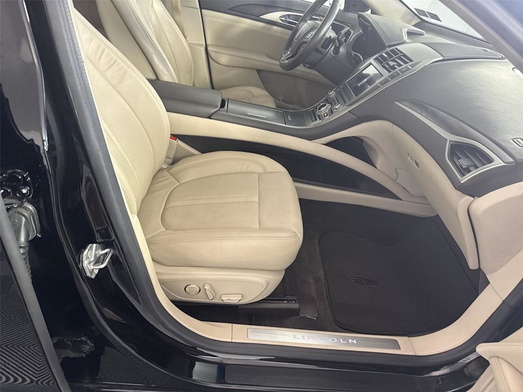 Thumbnail: 2017 Lincoln MKZ - 17