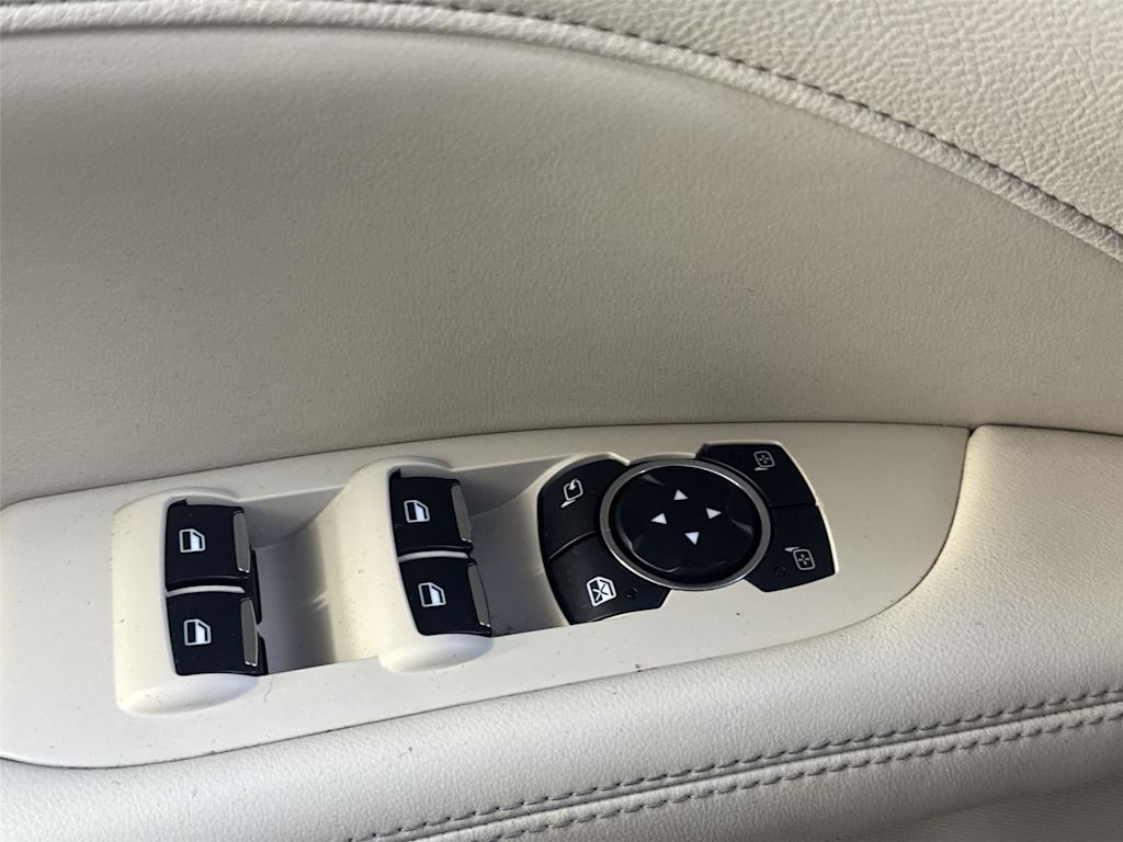 Thumbnail: 2017 Lincoln MKZ - 23