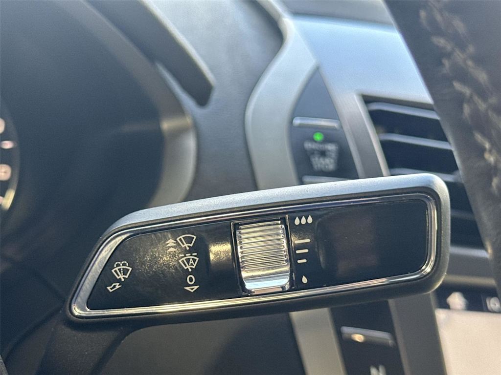 Thumbnail: 2017 Lincoln MKZ - 9