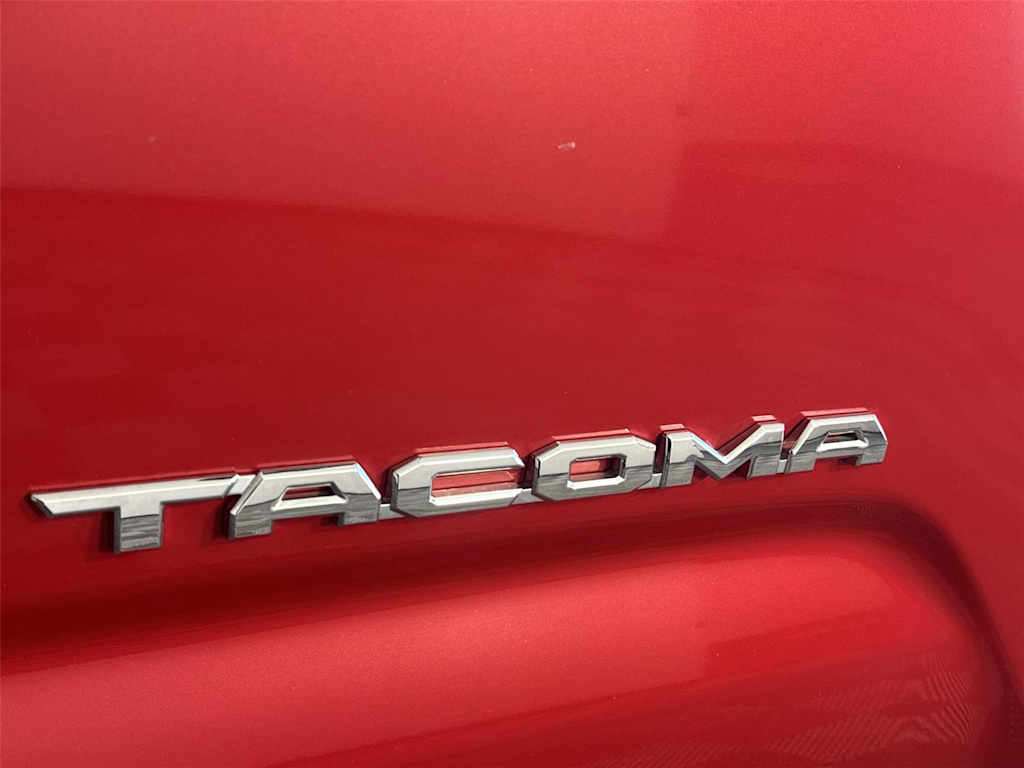 Thumbnail: 2016 Toyota Tacoma - 6