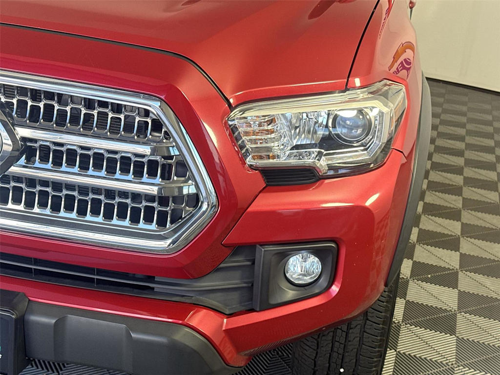 Thumbnail: 2016 Toyota Tacoma - 17