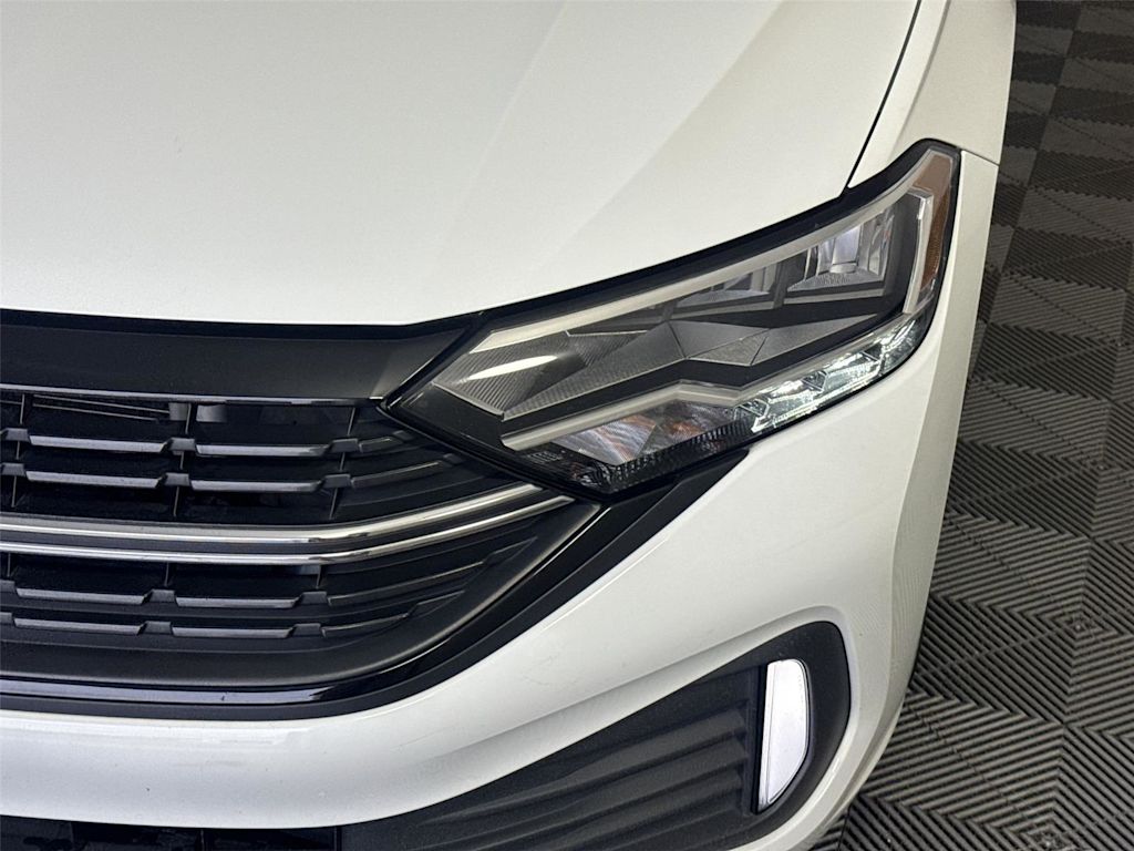 Thumbnail: 2023 Volkswagen Jetta - 18