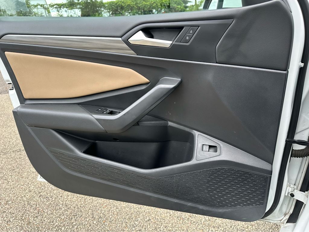 Thumbnail: 2019 Volkswagen Jetta - 21