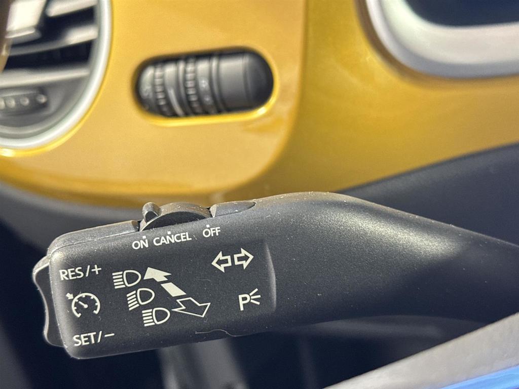 Thumbnail: 2016 Volkswagen Beetle - 28