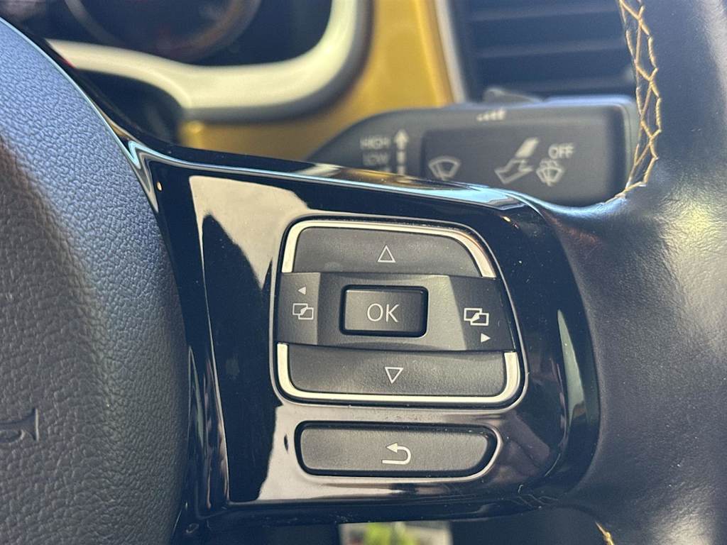 Thumbnail: 2016 Volkswagen Beetle - 26