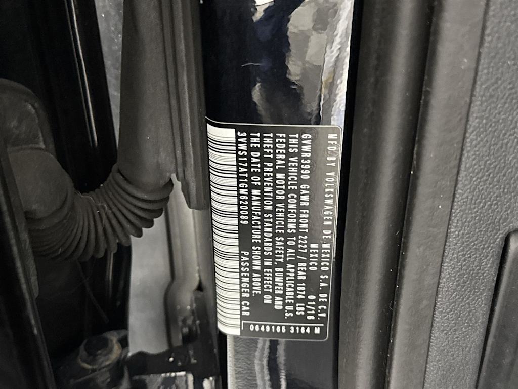 Thumbnail: 2016 Volkswagen Beetle - 14