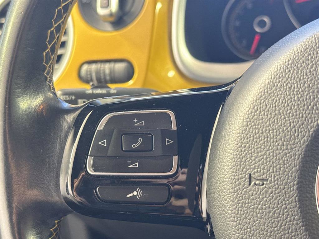 Thumbnail: 2016 Volkswagen Beetle - 25