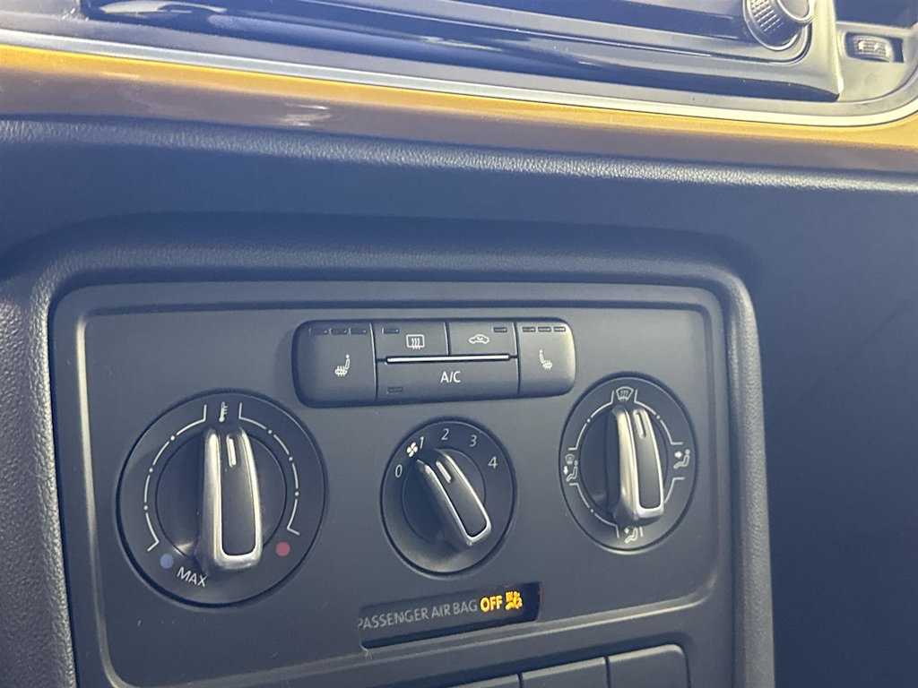 Thumbnail: 2016 Volkswagen Beetle - 20