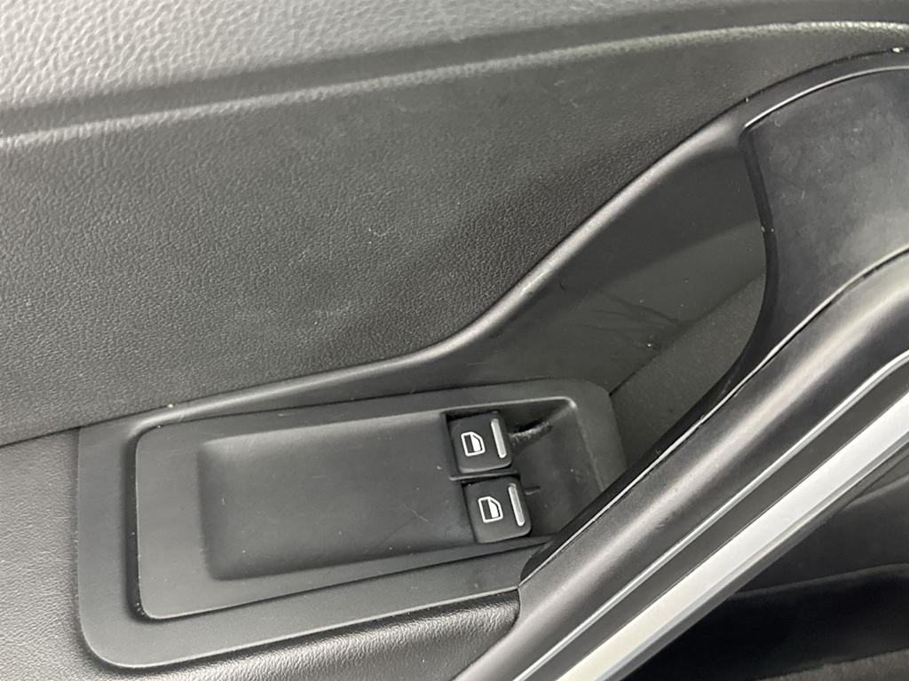 Thumbnail: 2016 Volkswagen Beetle - 23