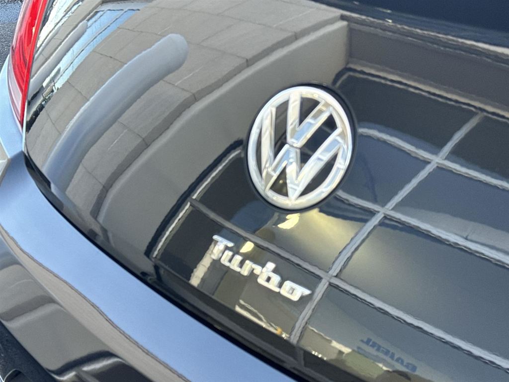 Thumbnail: 2016 Volkswagen Beetle - 5