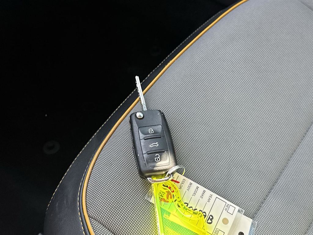 Thumbnail: 2016 Volkswagen Beetle - 13