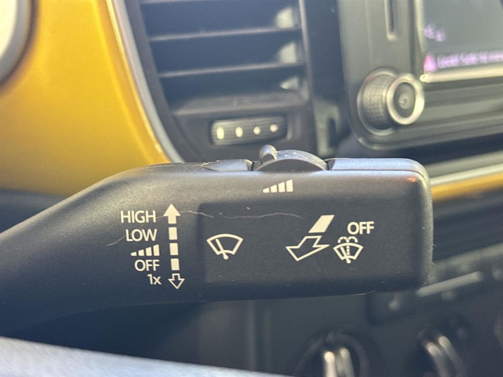 Thumbnail: 2016 Volkswagen Beetle - 27