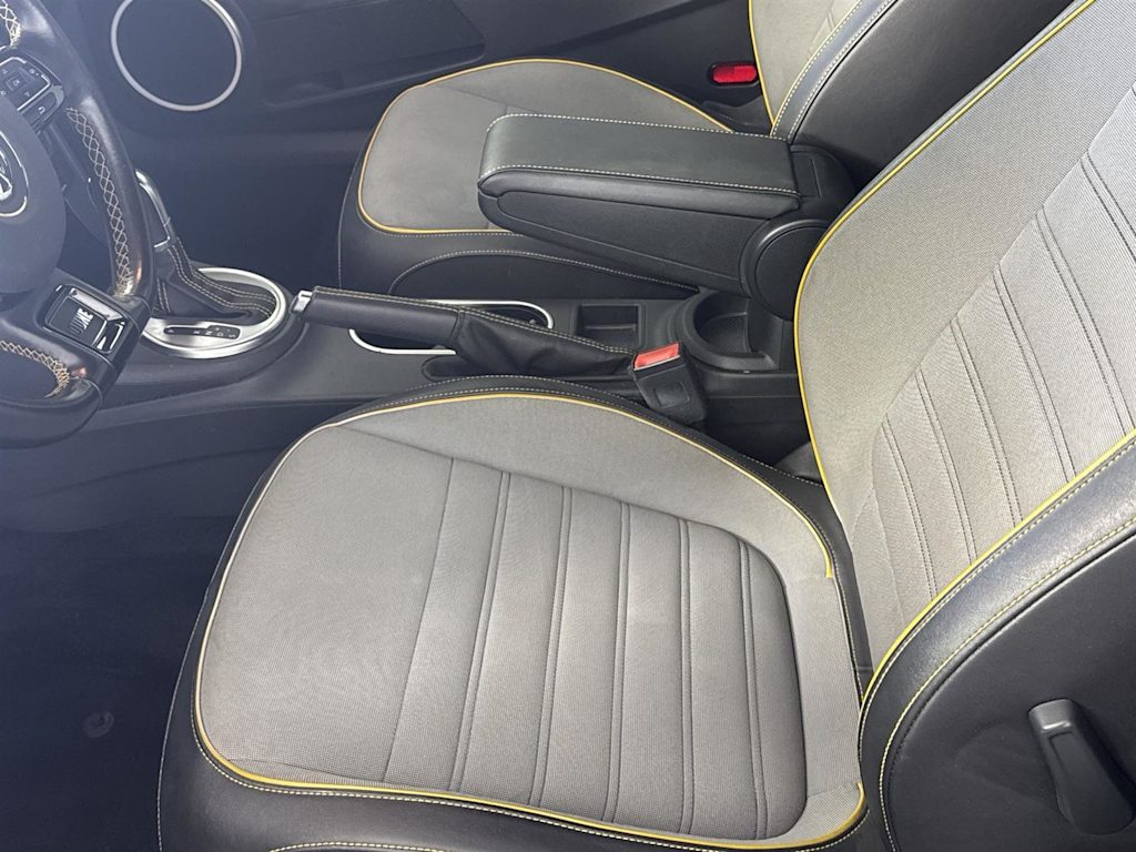 Thumbnail: 2016 Volkswagen Beetle - 7