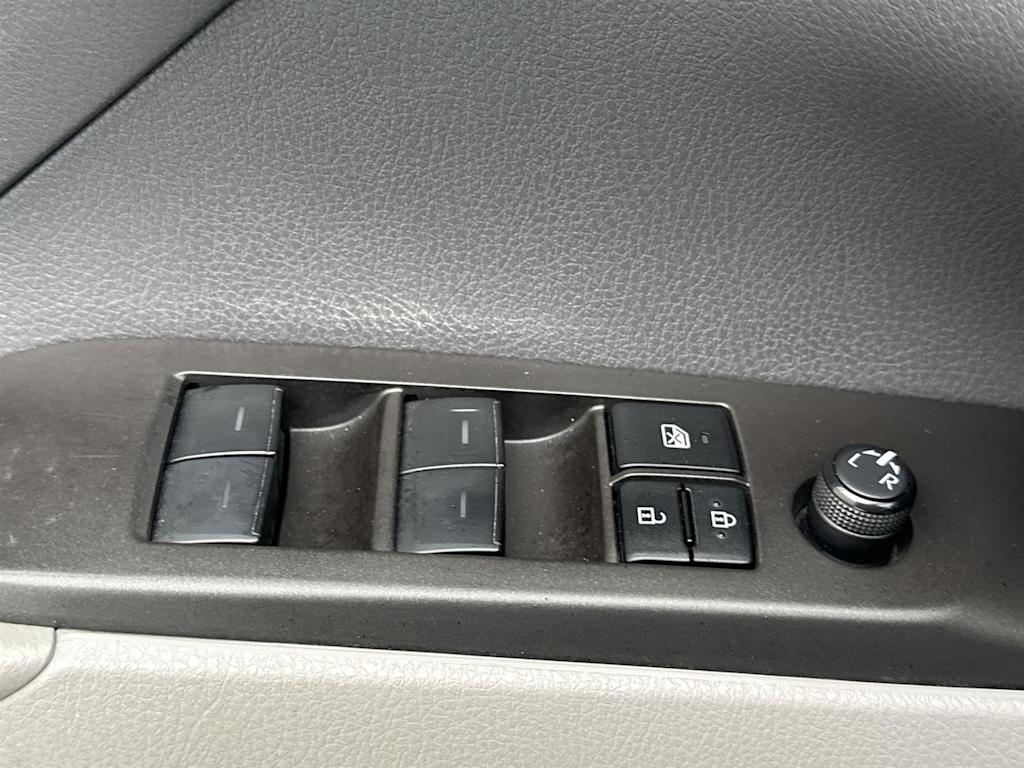 2023 Toyota Camry SE 23
