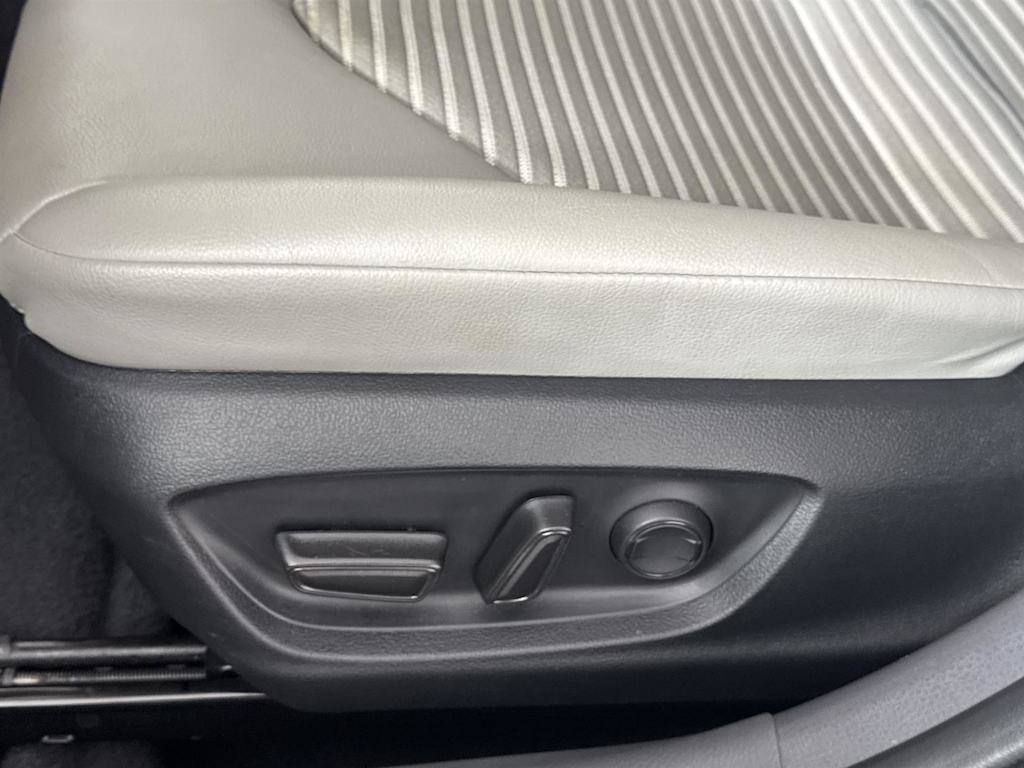 2023 Toyota Camry SE 18