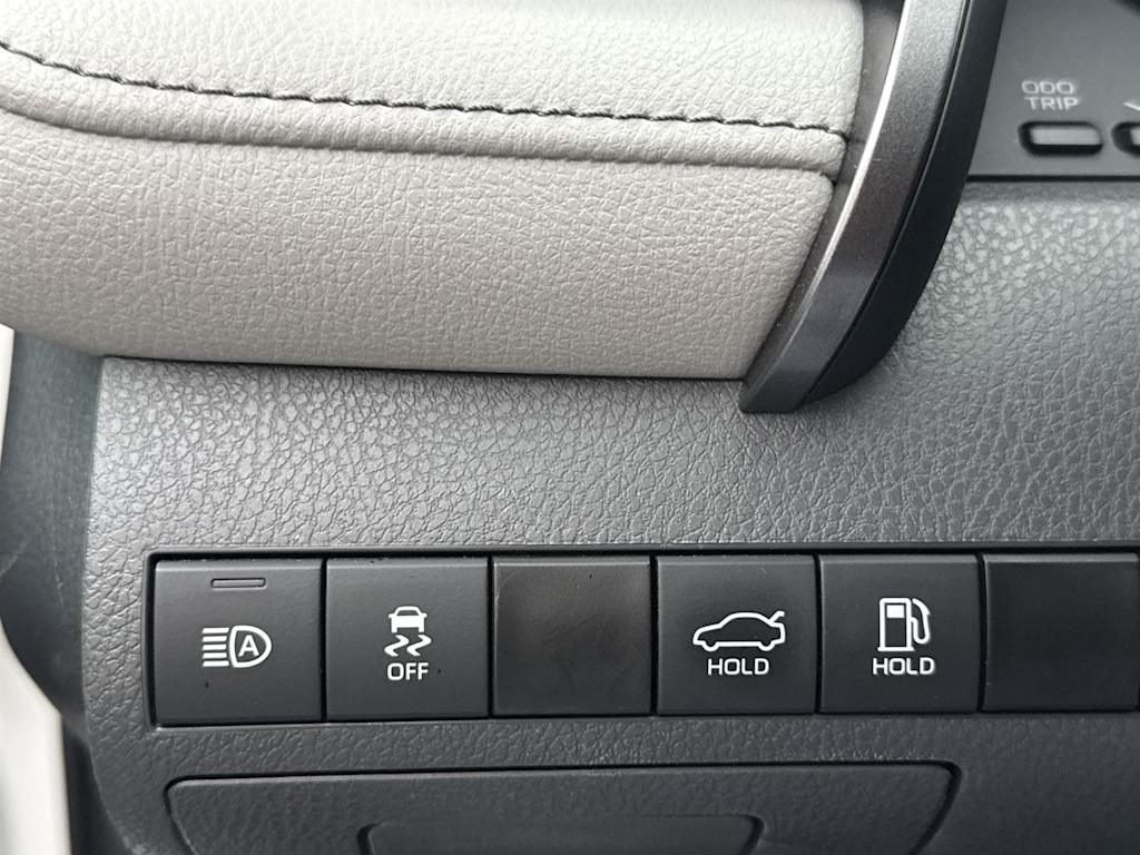 2023 Toyota Camry SE 24
