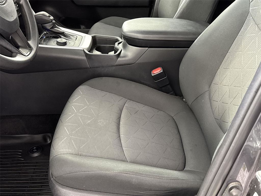 Thumbnail: 2021 Toyota RAV4 - 7