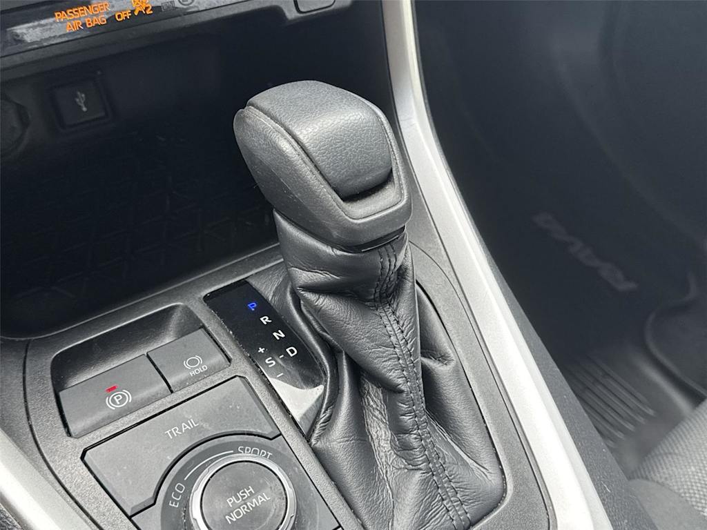 Thumbnail: 2021 Toyota RAV4 - 10