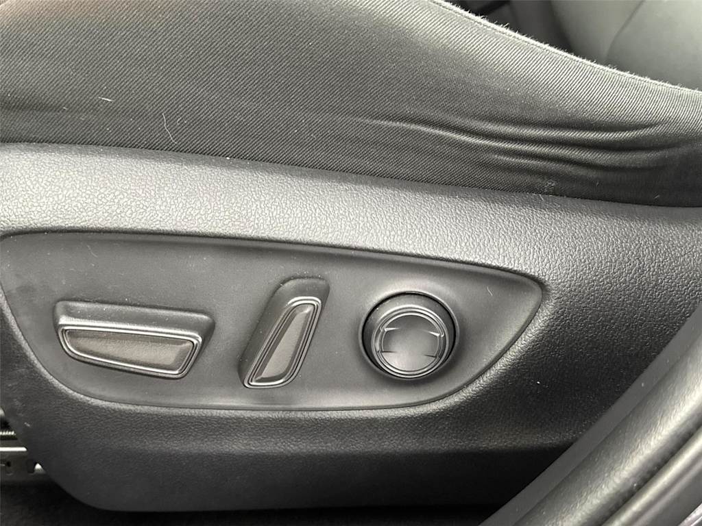 Thumbnail: 2021 Toyota RAV4 - 17