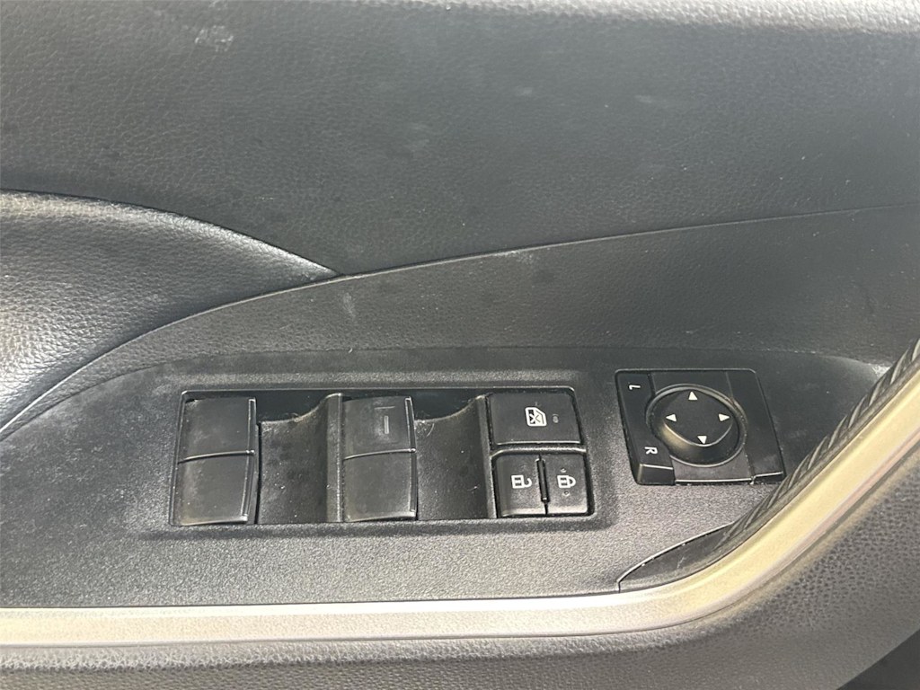 Thumbnail: 2021 Toyota RAV4 - 22