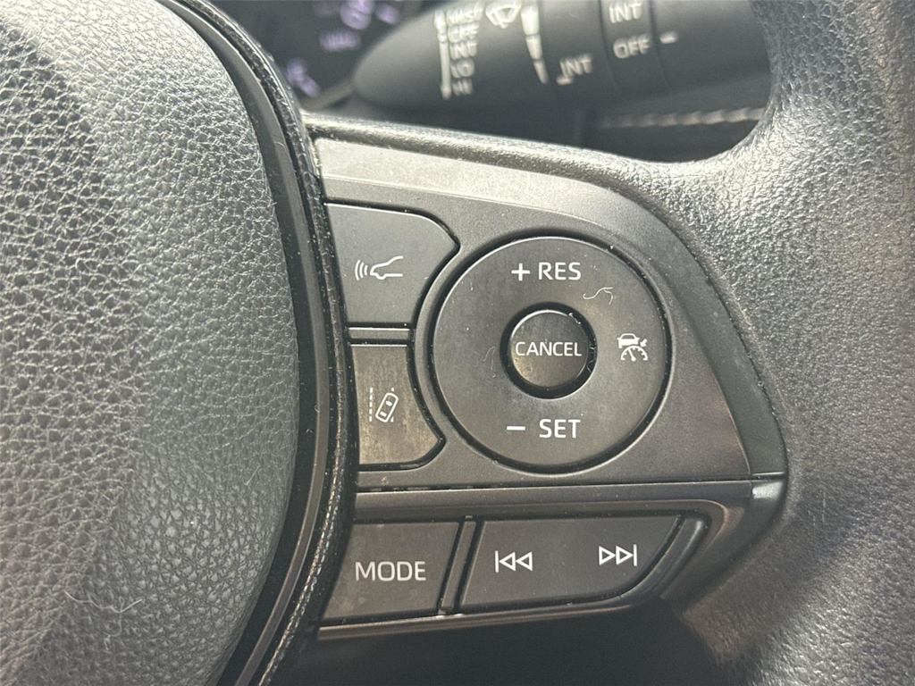 Thumbnail: 2021 Toyota RAV4 - 25