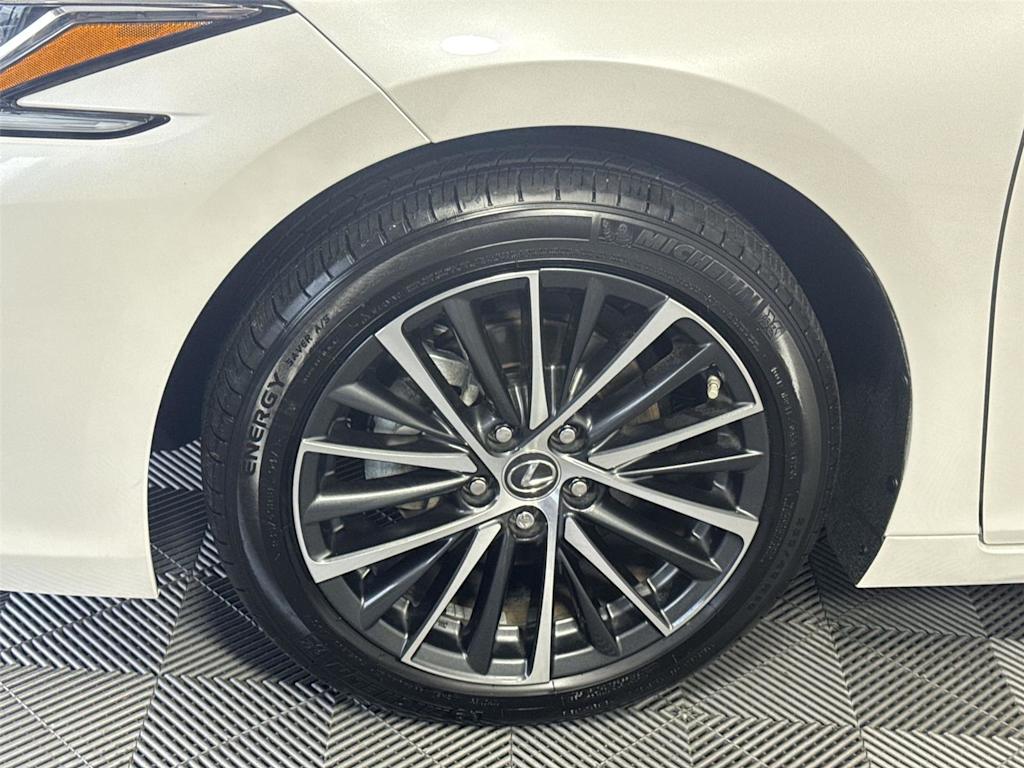 Thumbnail: 2024 Lexus ES - 7