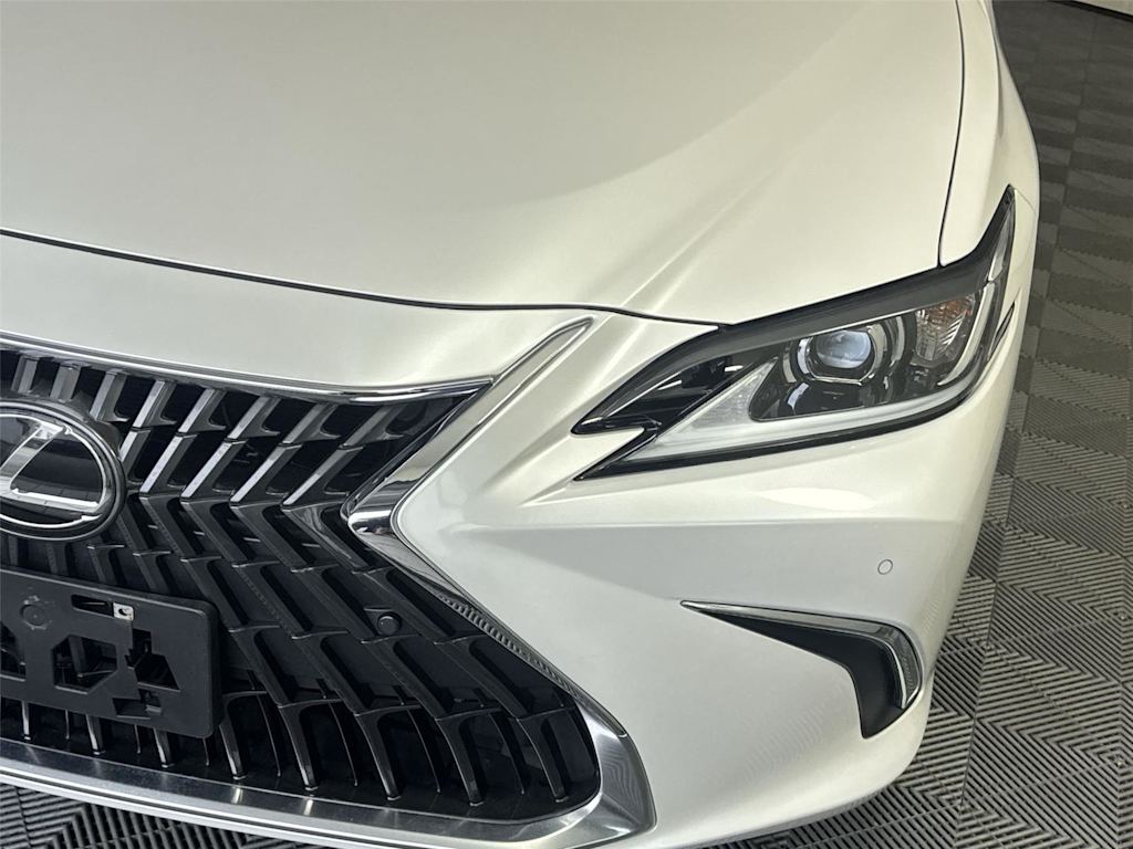Thumbnail: 2024 Lexus ES - 18
