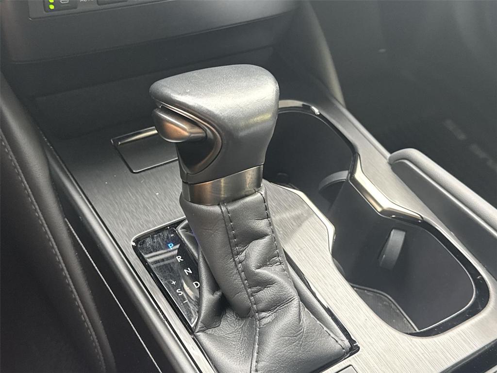 Thumbnail: 2024 Lexus ES - 11