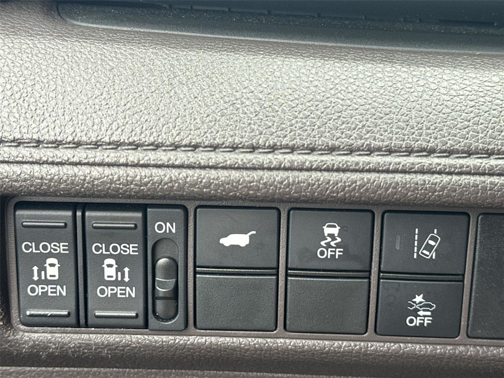 Thumbnail: 2019 Honda Odyssey - 25