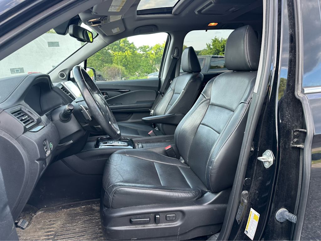 Thumbnail: 2018 Honda Pilot - 9
