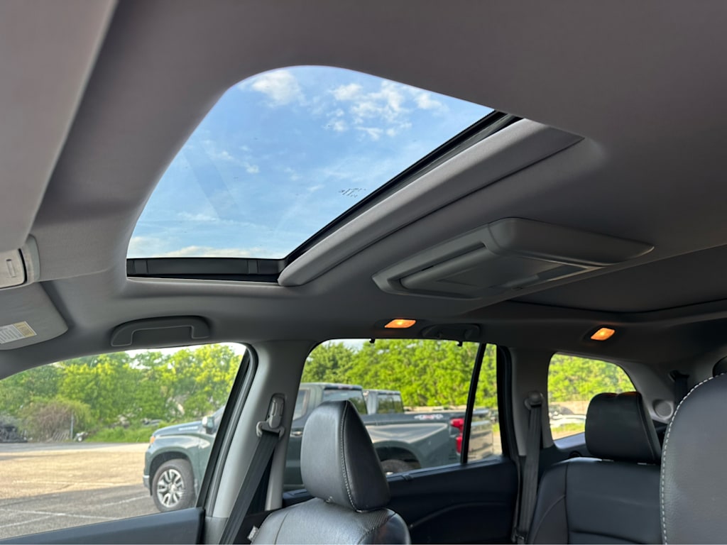 Thumbnail: 2018 Honda Pilot - 16