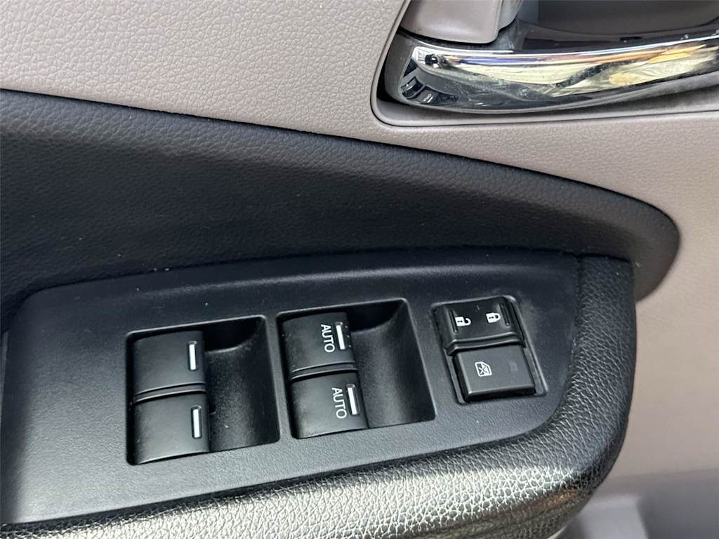 Thumbnail: 2018 Honda Pilot - 23