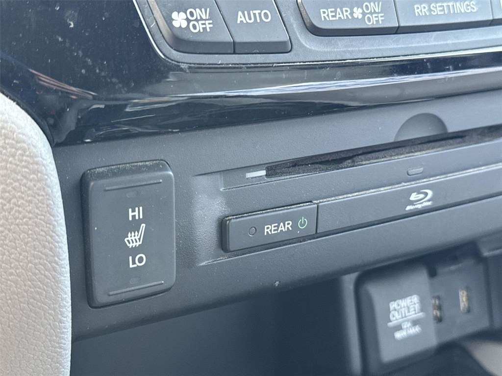 Thumbnail: 2018 Honda Pilot - 21