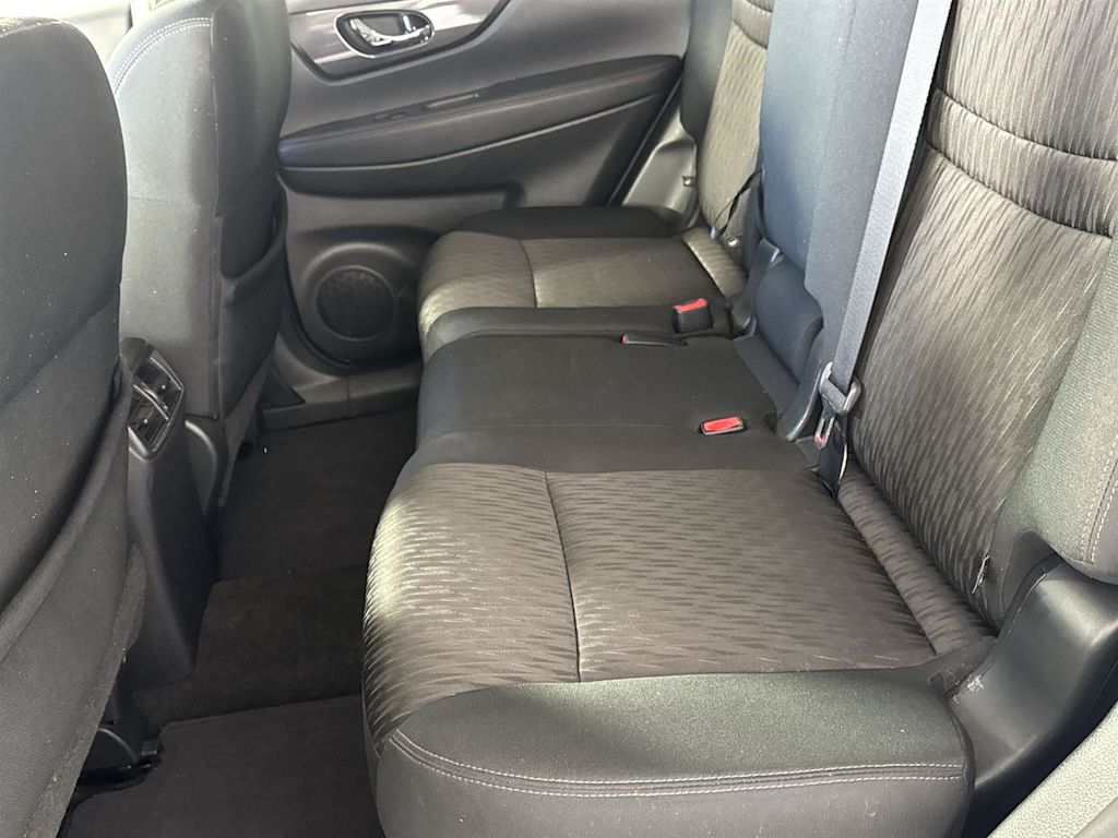 Thumbnail: 2017 Nissan Rogue - 9