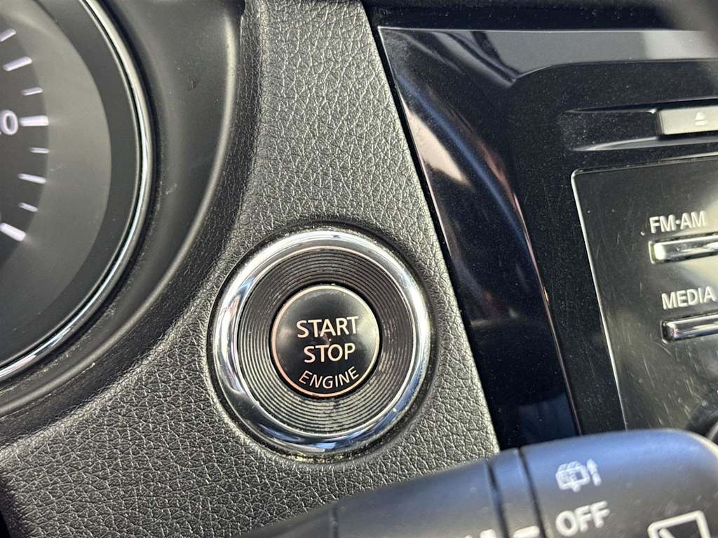 Thumbnail: 2017 Nissan Rogue - 31