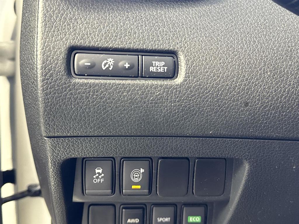 Thumbnail: 2017 Nissan Rogue - 26