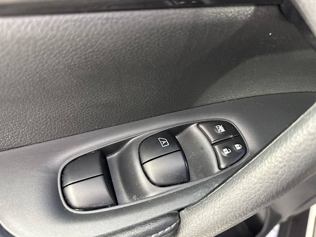 Thumbnail: 2017 Nissan Rogue - 25