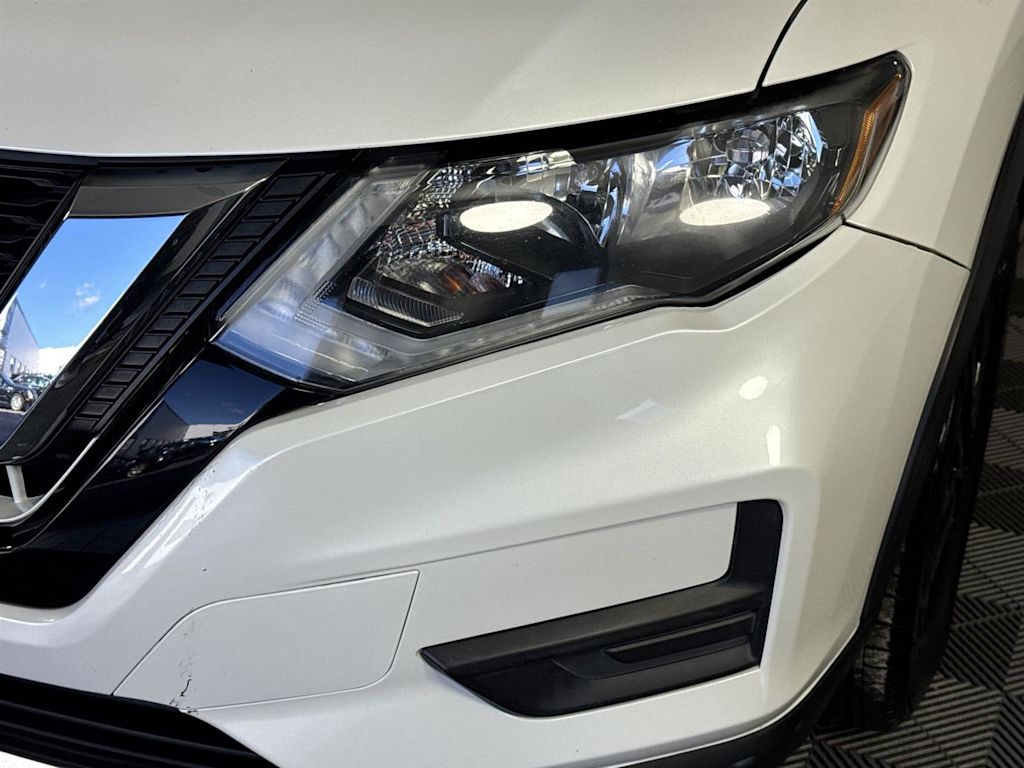 Thumbnail: 2017 Nissan Rogue - 17