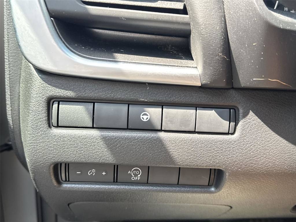 Thumbnail: 2023 Nissan Rogue - 22