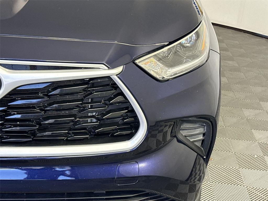 Thumbnail: 2021 Toyota Highlander - 16