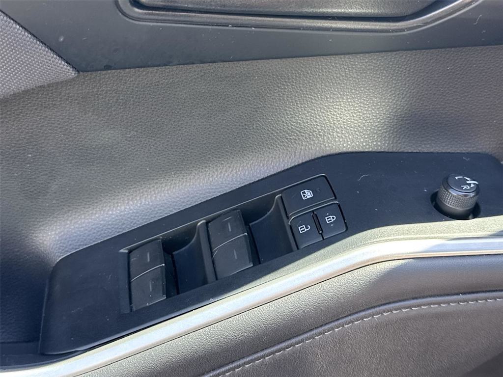 Thumbnail: 2021 Toyota Highlander - 23