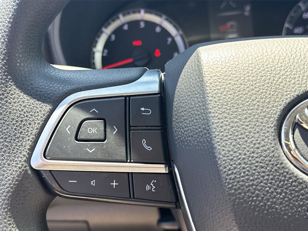 Thumbnail: 2021 Toyota Highlander - 25
