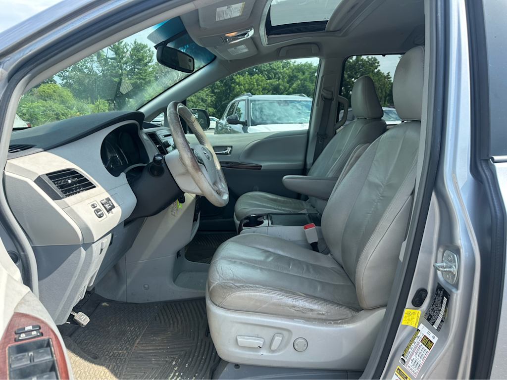 Thumbnail: 2012 Toyota Sienna - 7