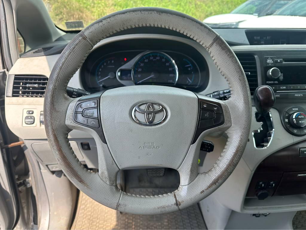 Thumbnail: 2012 Toyota Sienna - 2