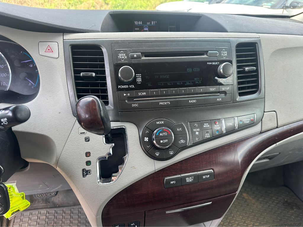 Thumbnail: 2012 Toyota Sienna - 10