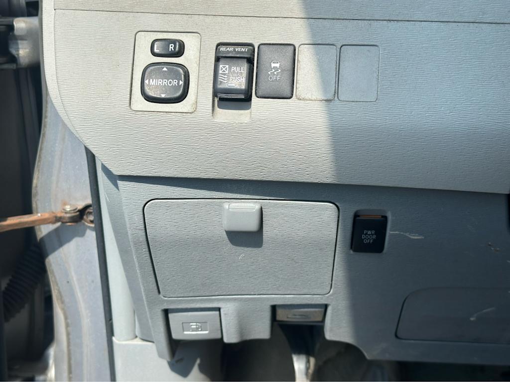 Thumbnail: 2012 Toyota Sienna - 20
