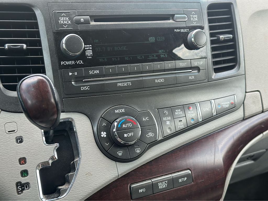 Thumbnail: 2012 Toyota Sienna - 17