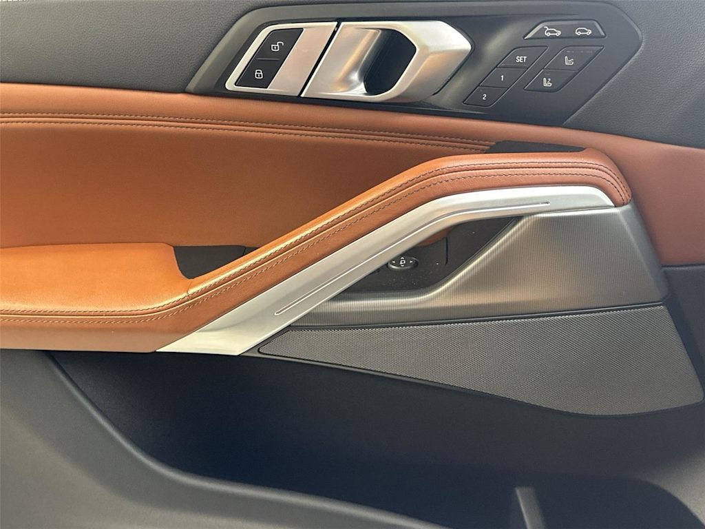 Thumbnail: 2022 BMW X6 - 23