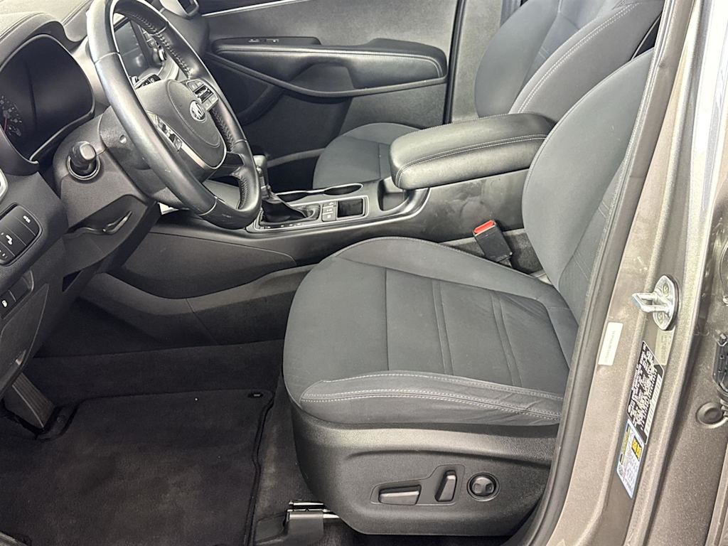 2019 Kia Sorento LX 8